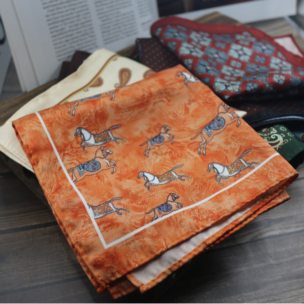 Men Formal Wear With Scarf - Pañuelo de bolsillo vintage con estampado